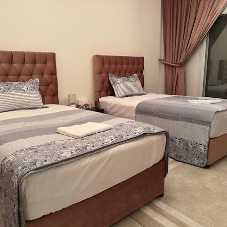 The Family Spot Appartement Sharjah Buitenkant foto